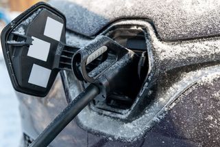 Jak moc klesá v zimě elektromobilům dojezd? Studie ukazuje tvrdá data - Novinky